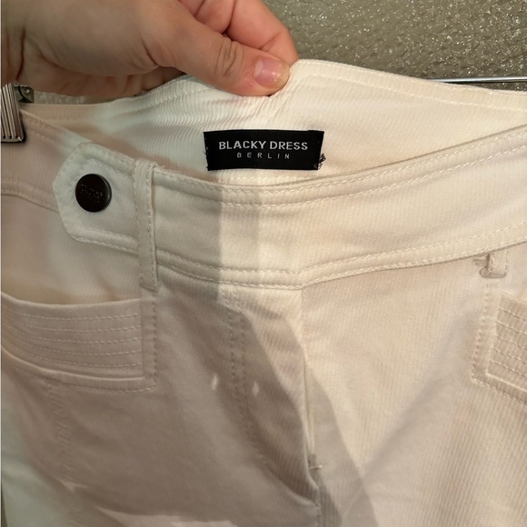 Blacky Dress white capri jeans - Picture 2 of 2